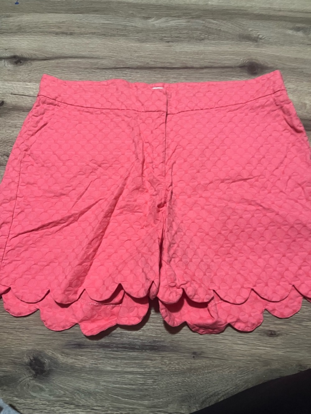 crown & ivy Coral Scalloped Hem Textured Shorts